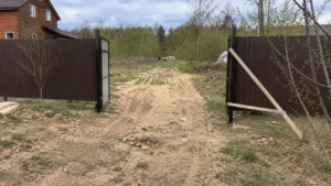 Участок до начала работ по устройству заезда.